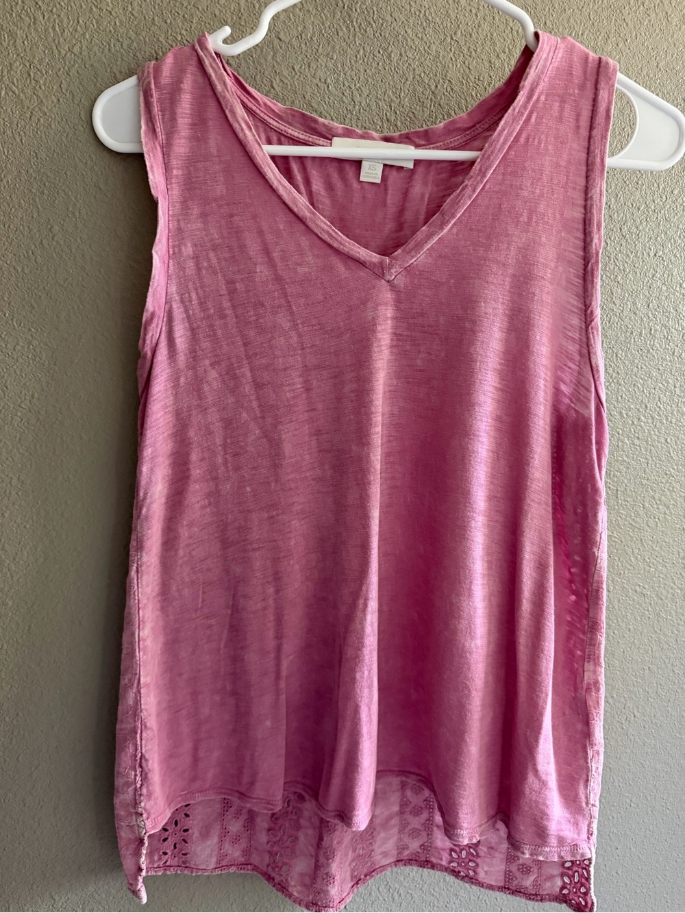 Women’s Pink V-Neck Sleeveless Tank Top